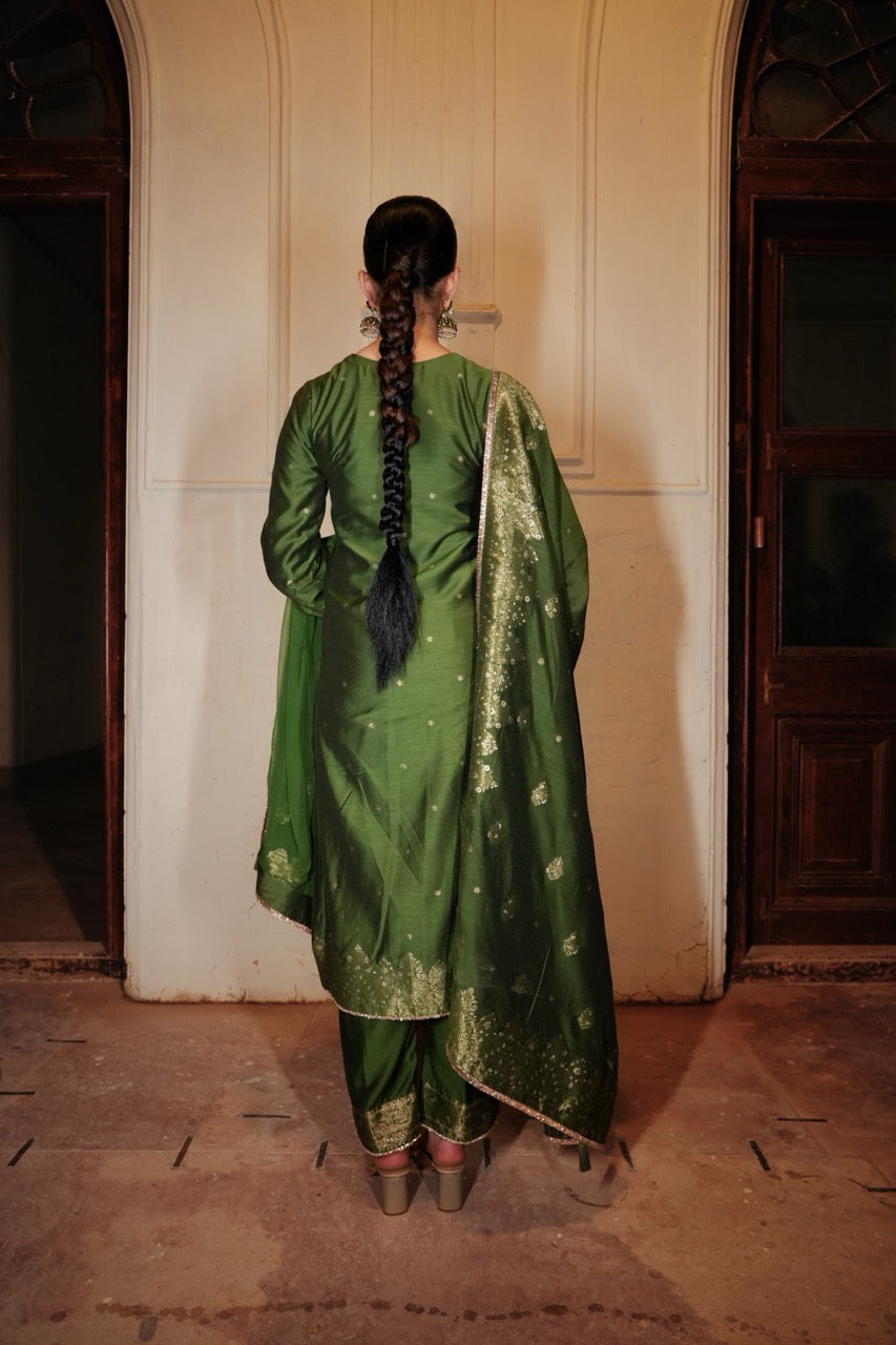 THE HARA RAHA SUIT