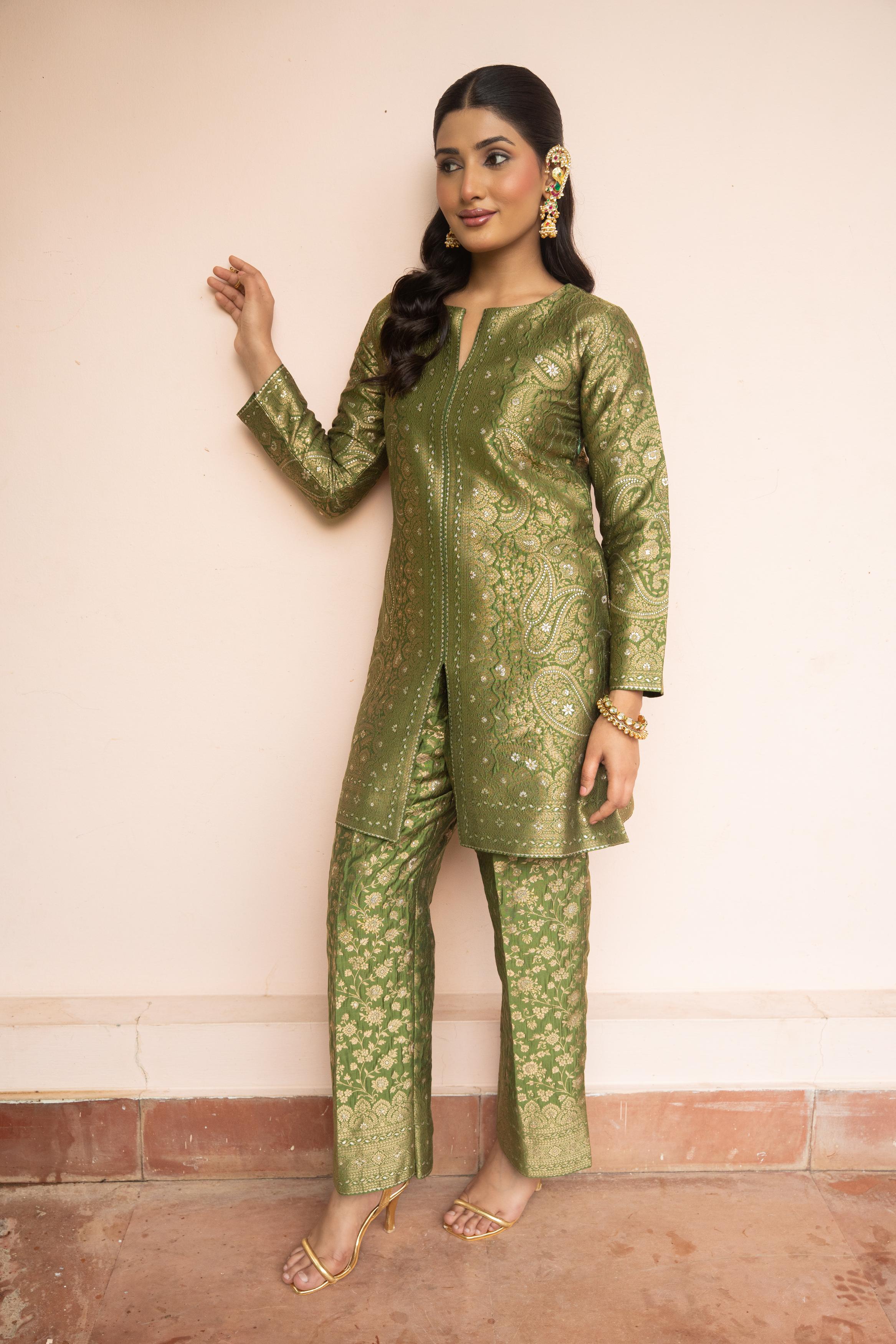 PARDESI GEET SUIT