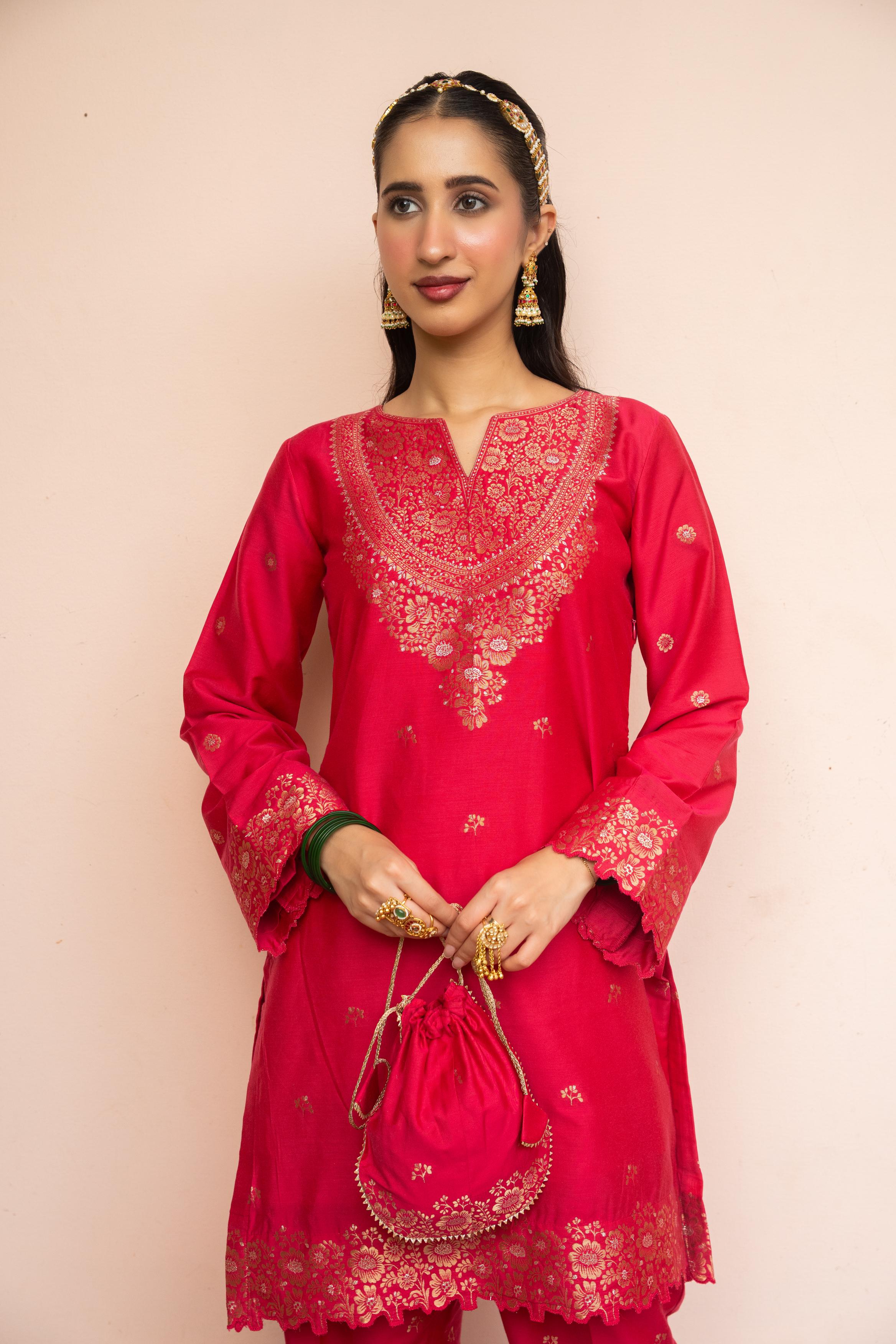 MEHKA AANGAN SUIT
