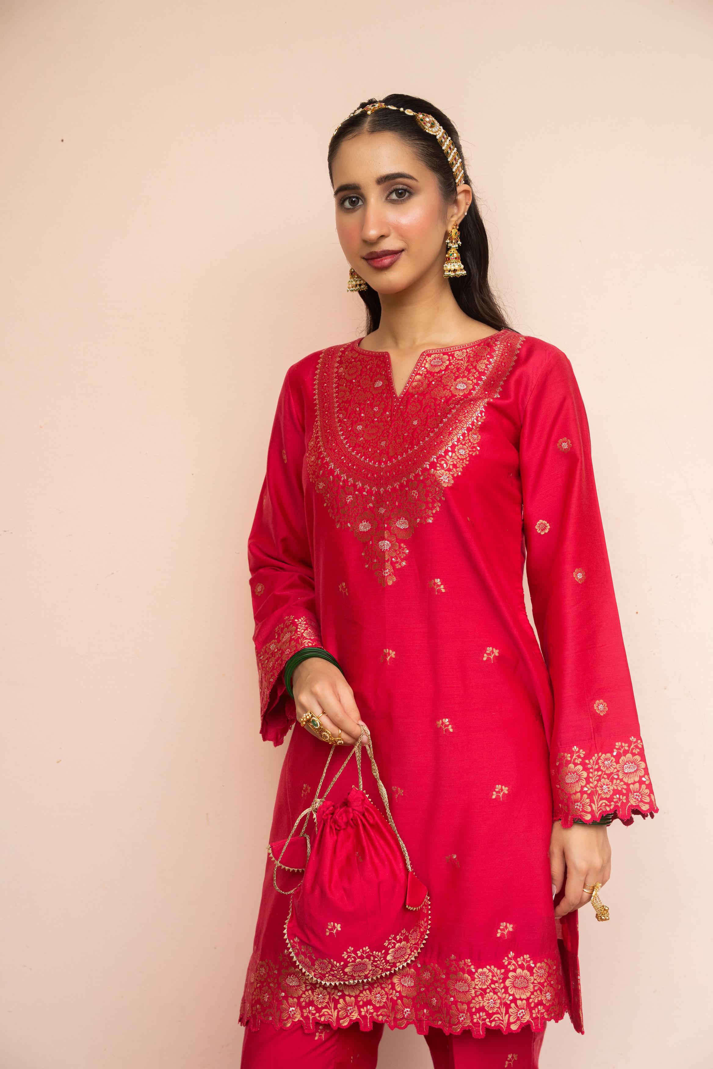 MEHKA AANGAN SUIT