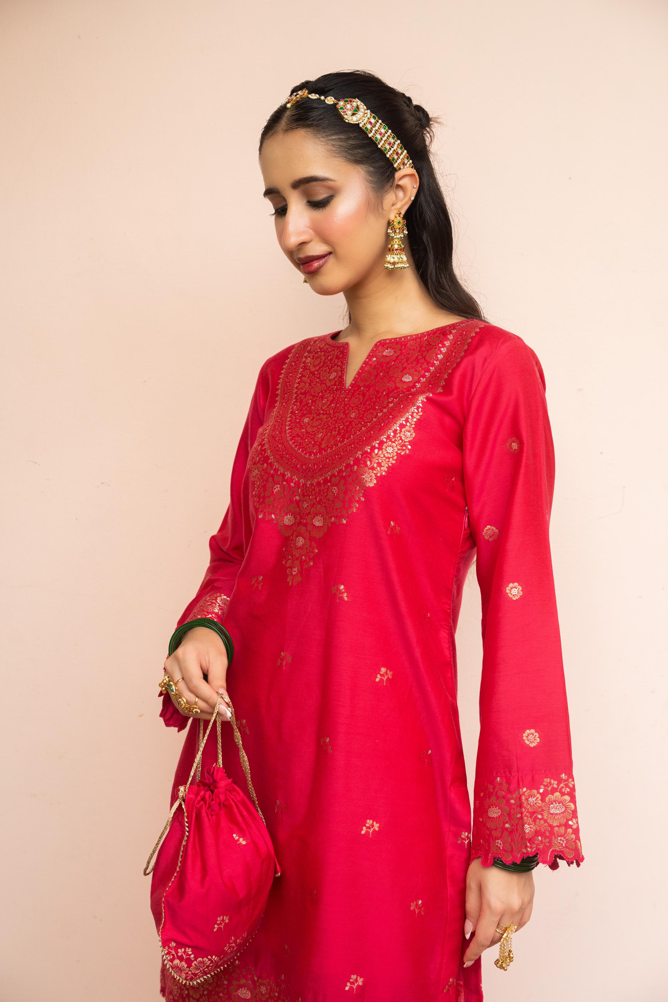 MEHKA AANGAN SUIT