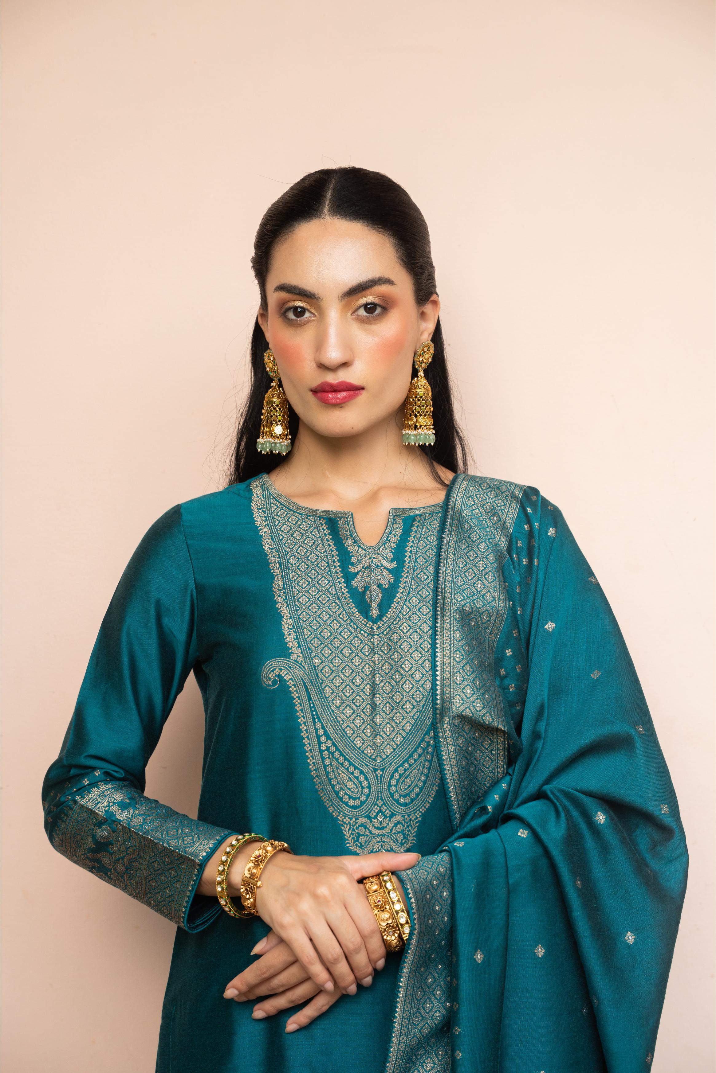 KHAAS LAMHE SUIT