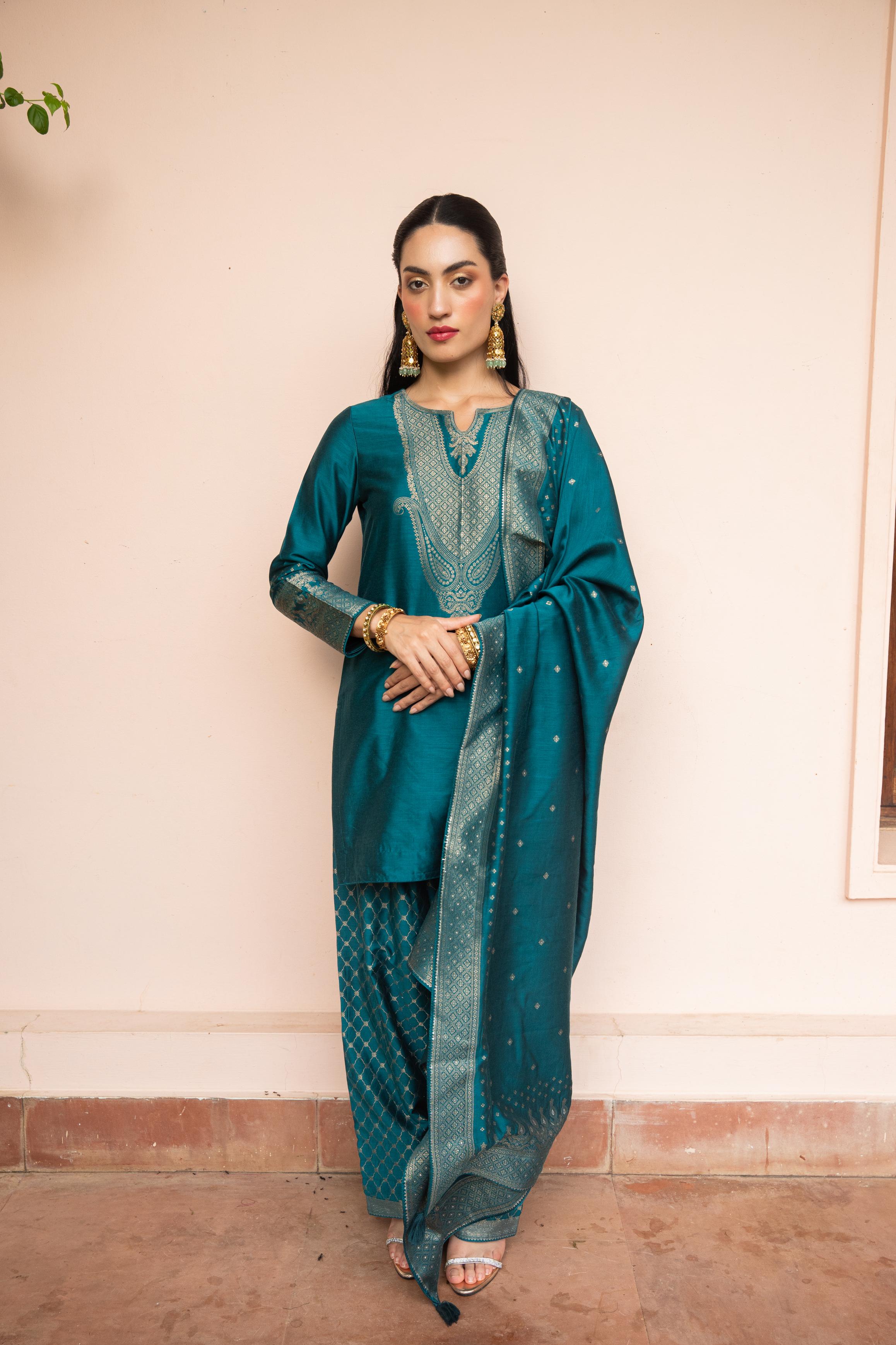 KHAAS LAMHE SUIT