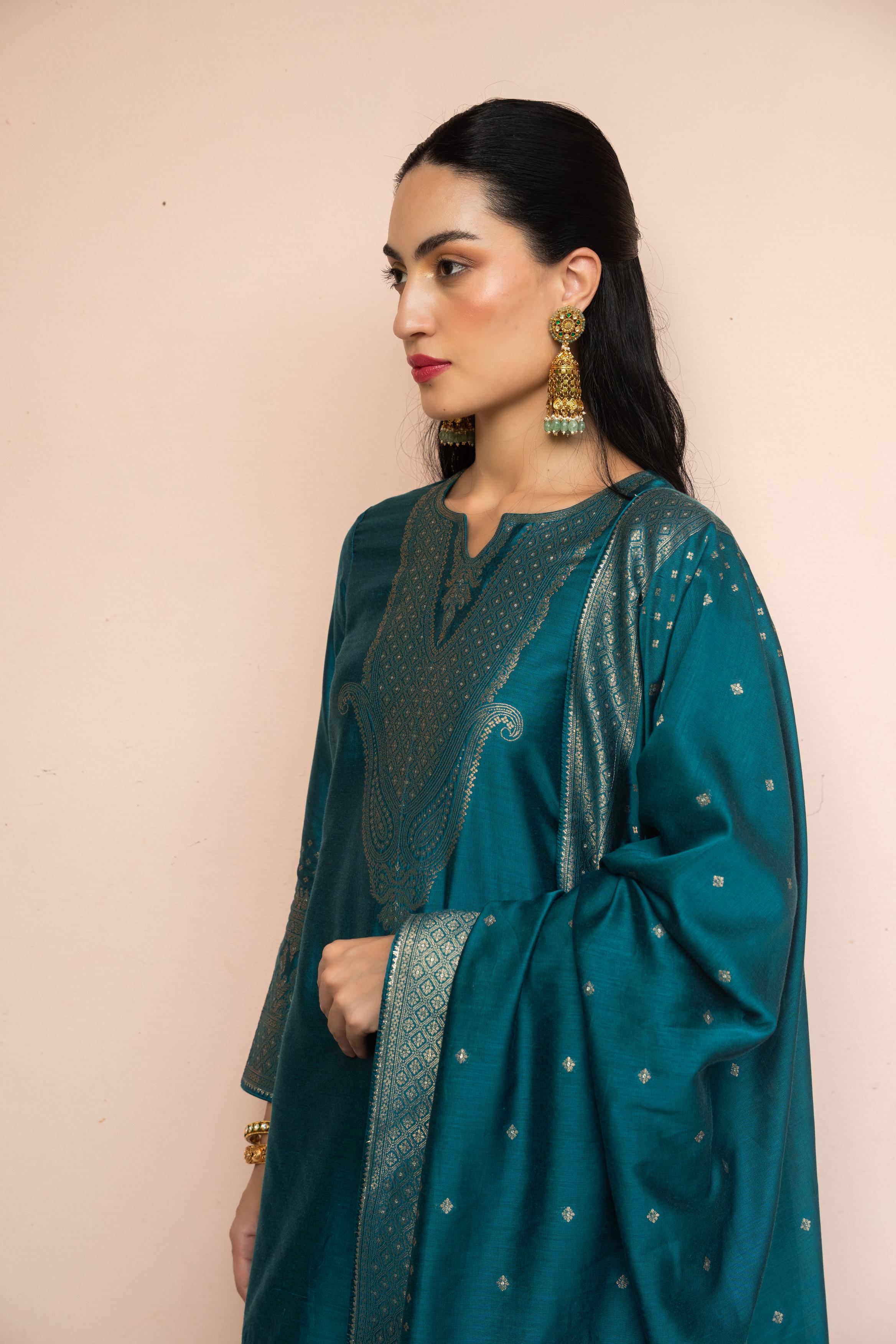 KHAAS LAMHE SUIT