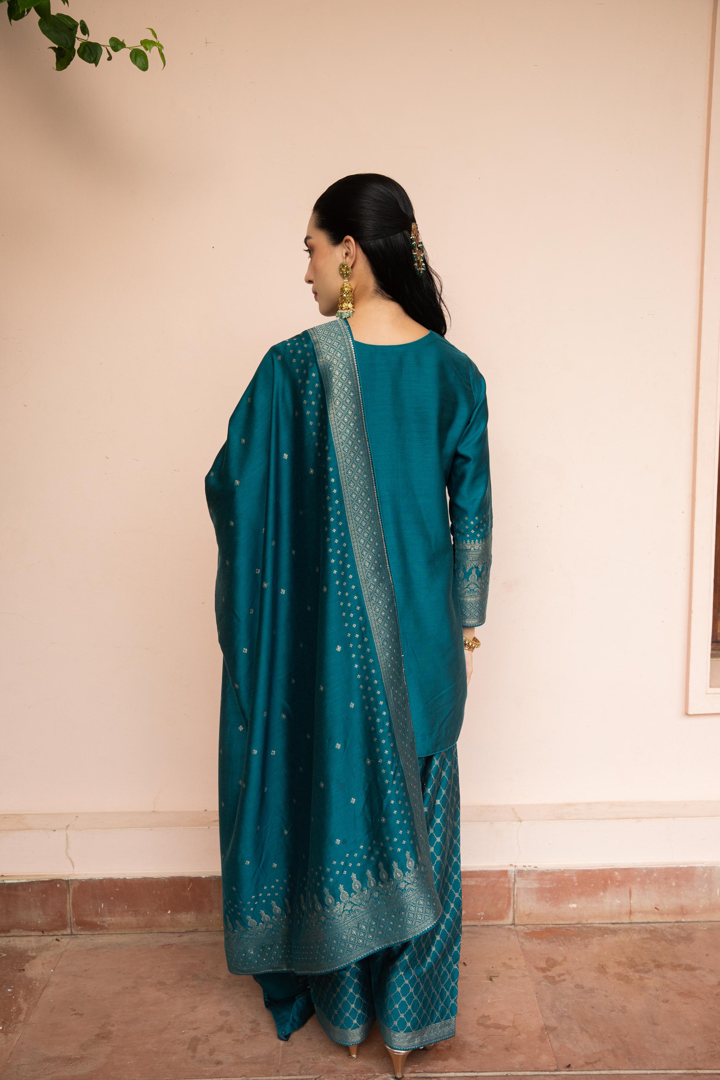KHAAS LAMHE SUIT