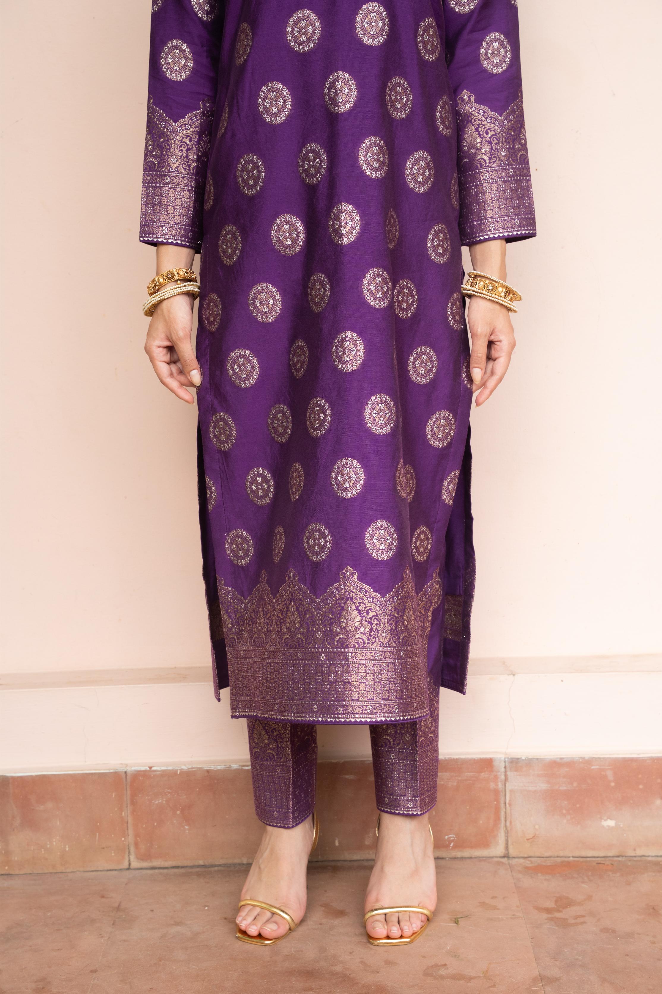 CARROM E BAITHAK SUIT