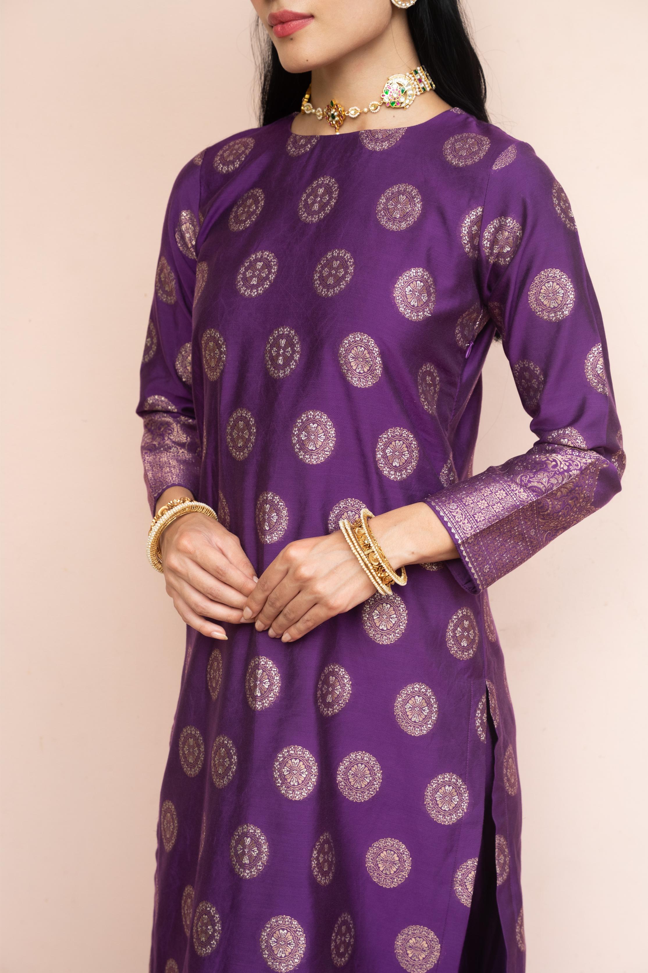 CARROM E BAITHAK SUIT