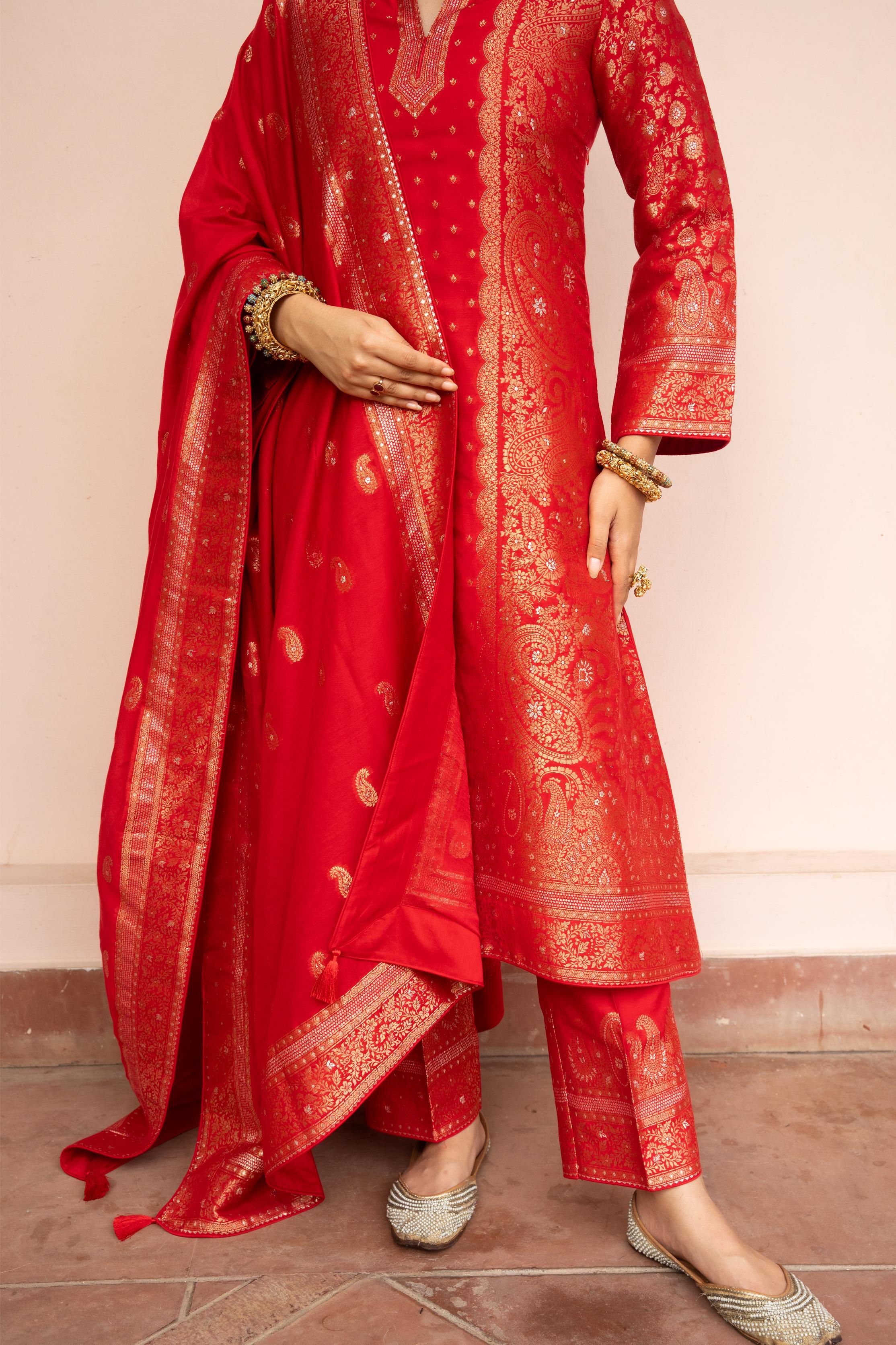 RANG BIRANGI YAADEIN SUIT