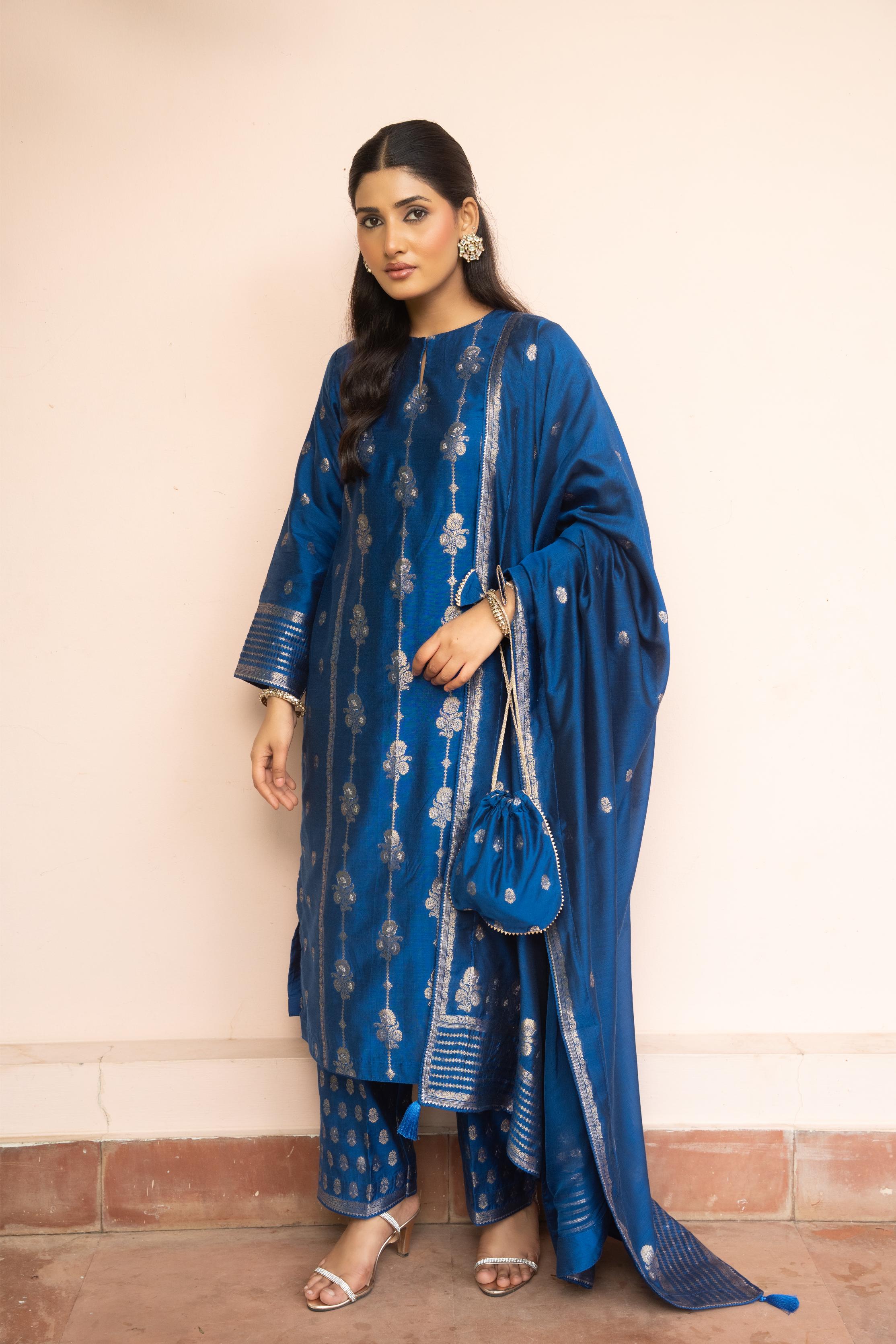 BAITHAK E KAHAANI SUIT