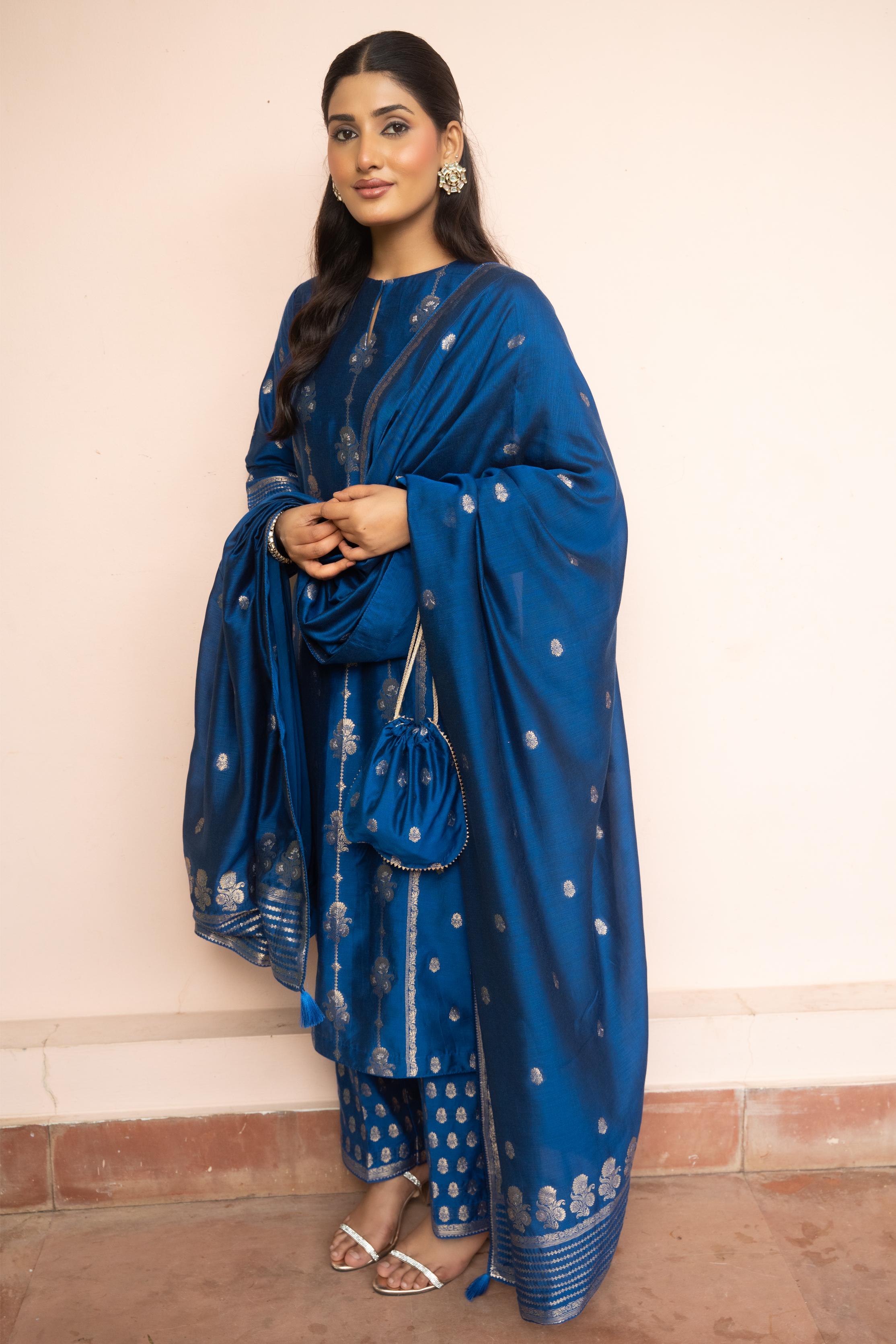 BAITHAK E KAHAANI SUIT