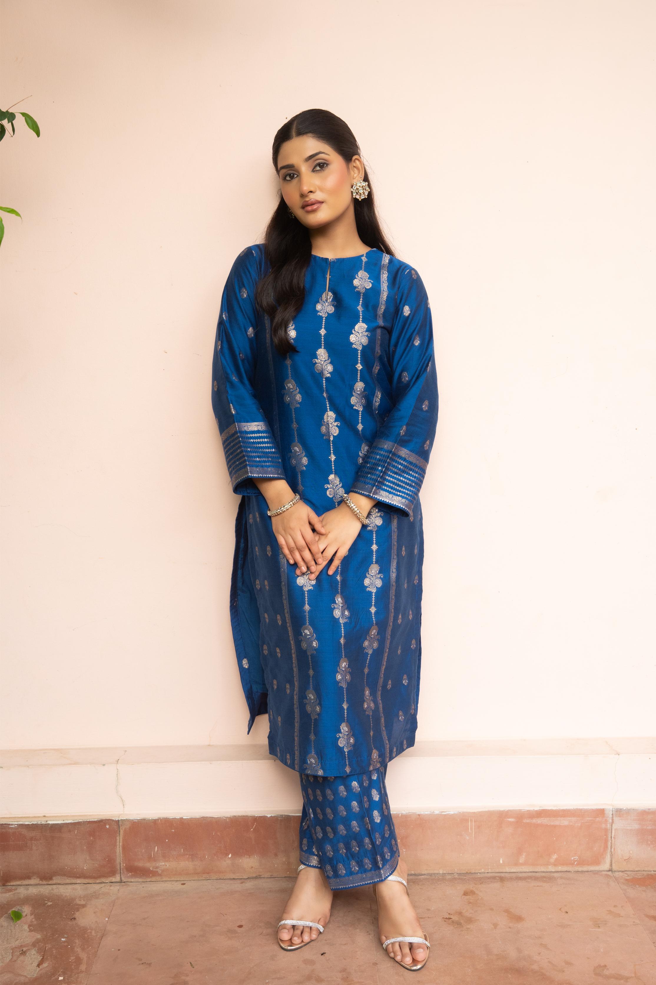 BAITHAK E KAHAANI SUIT