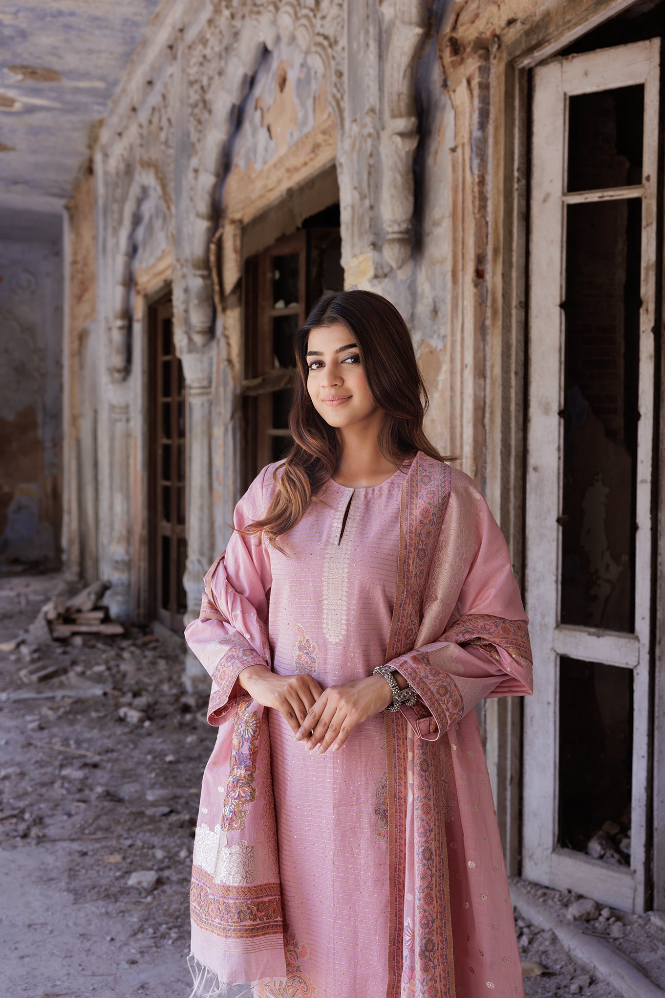 Gulabi Gali Glam