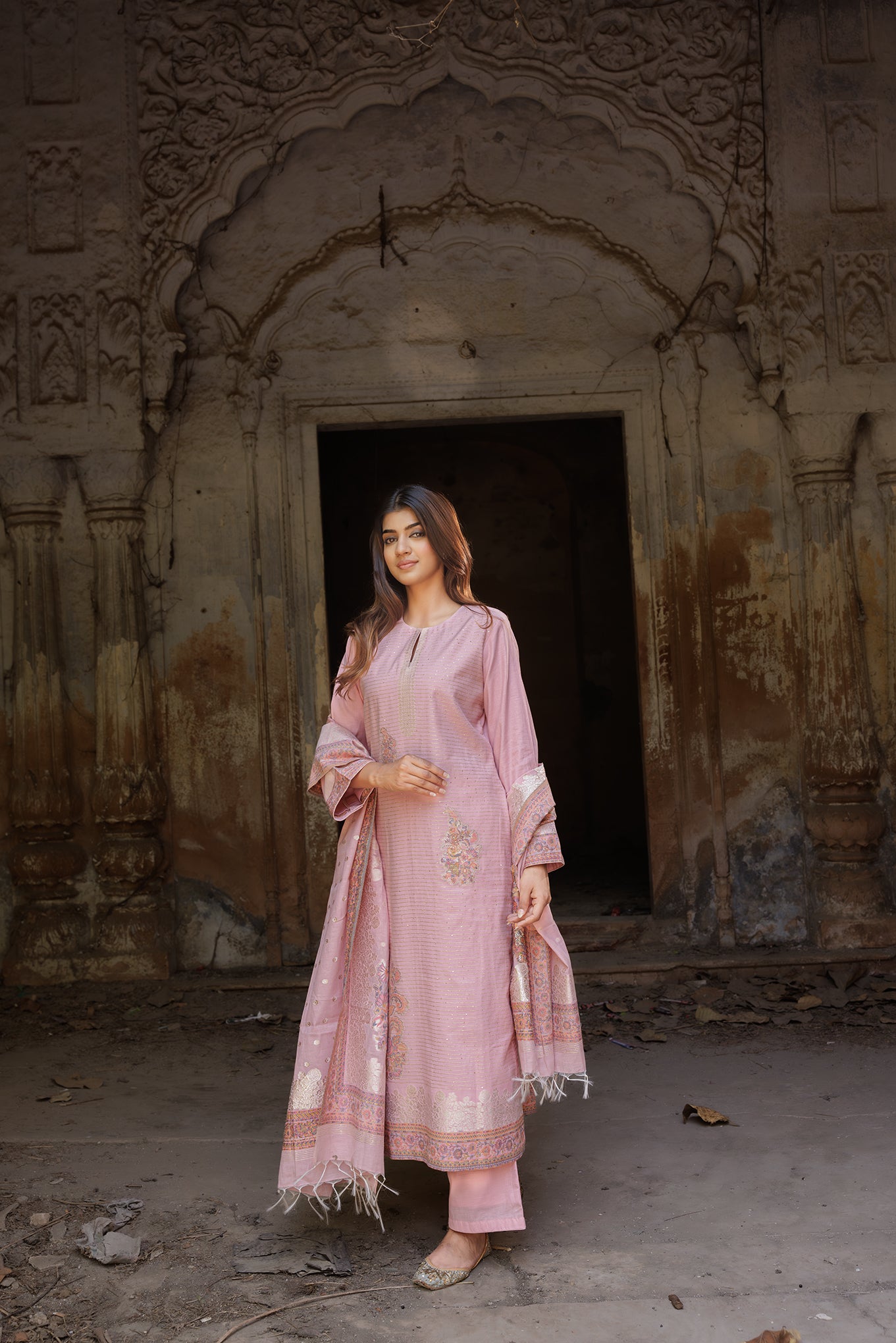 Gulabi Gali Glam