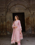Gulabi Gali Glam