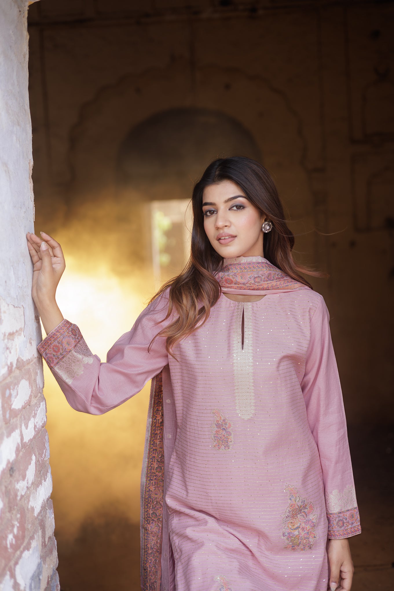 Gulabi Gali Glam