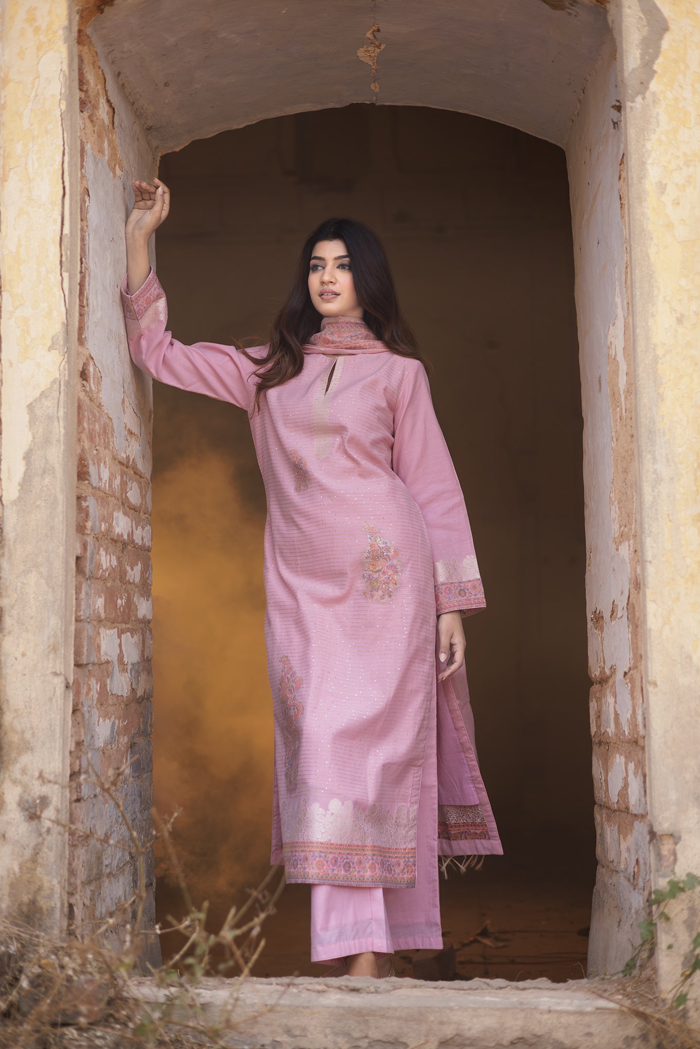Gulabi Gali Glam