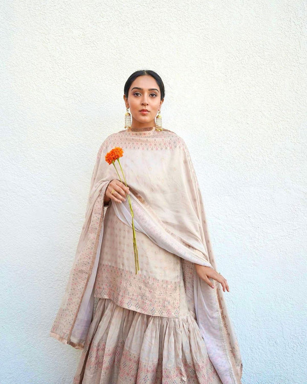 ANNIE GILL DHILLON IN ALISHQ GHARARA