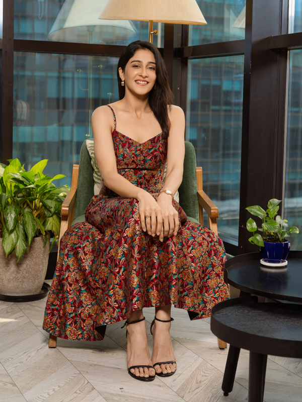 Regena cassandrra in la fleur sauvage dress
