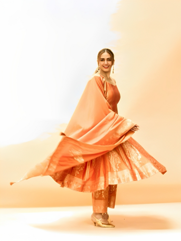 HUMA QURESHI IN RANGREZ BAITHAK ANARKALI