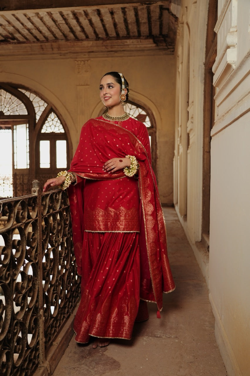 THE LAAL AZEELA GHARARA