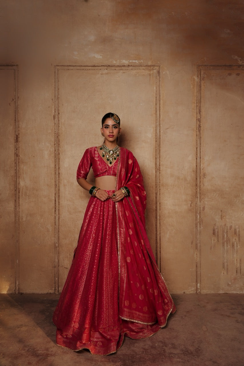 THE GULAABI HEERA LEHENGA