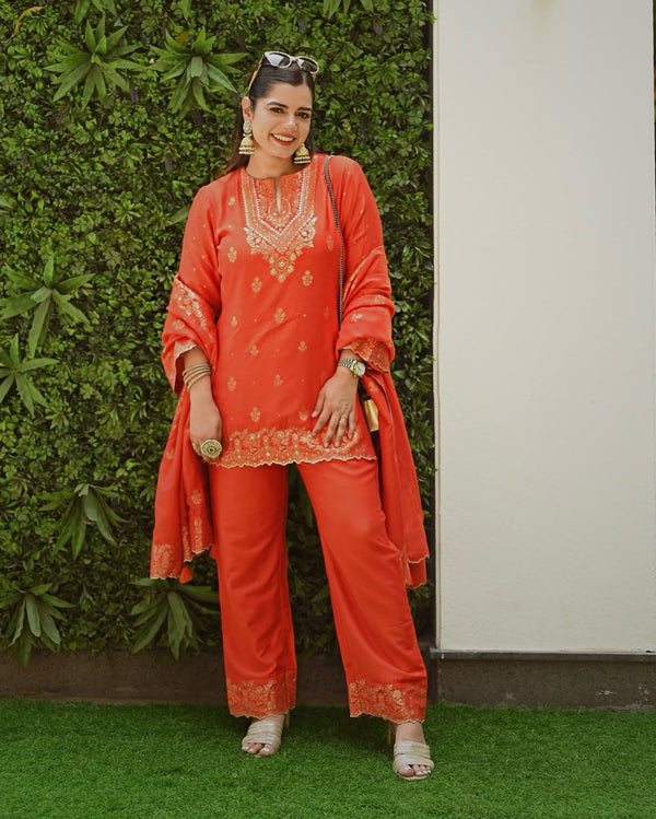 PALLAVI SINGH IN  NARANGI MAHENOOR SUIT