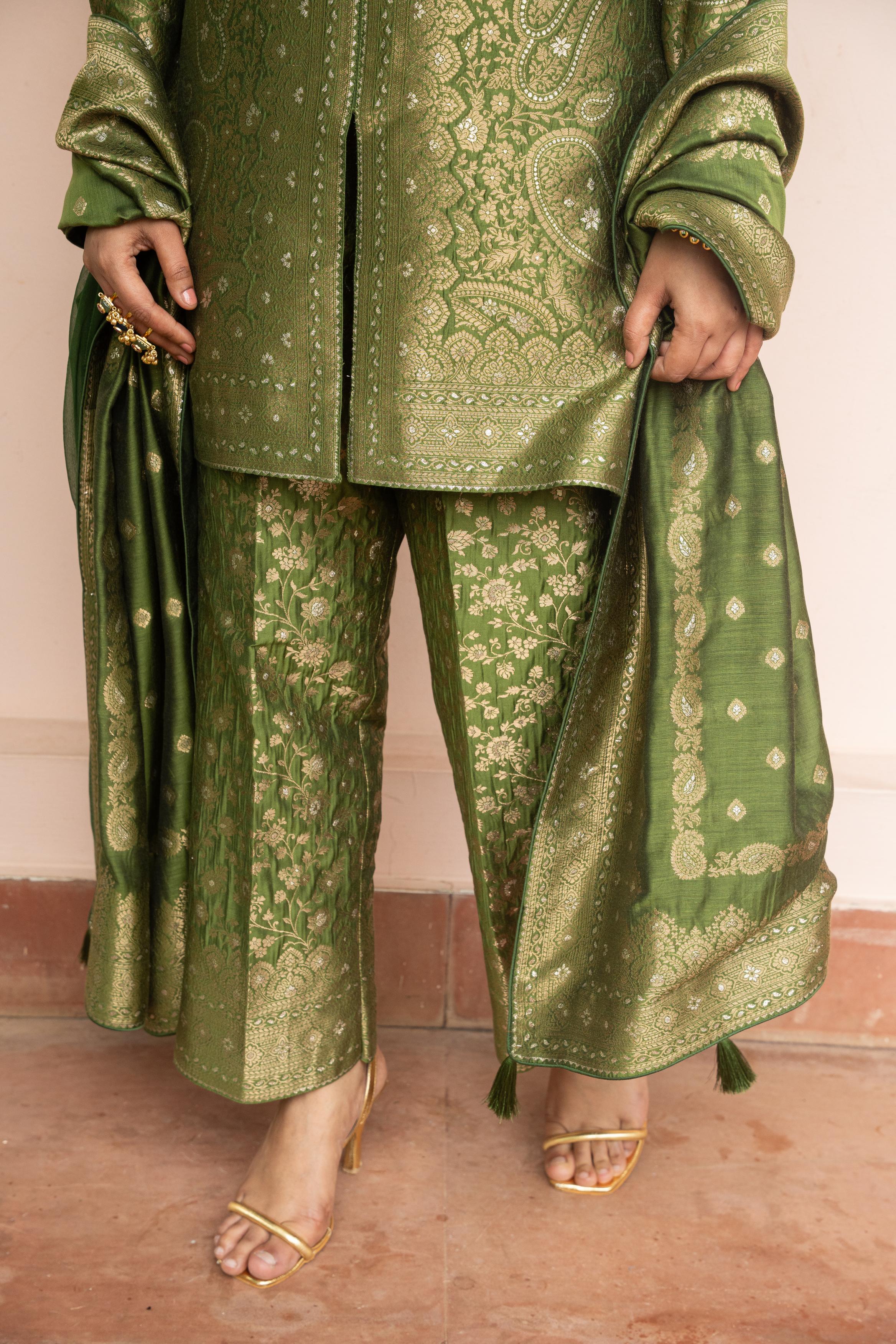 PARDESI GEET SUIT