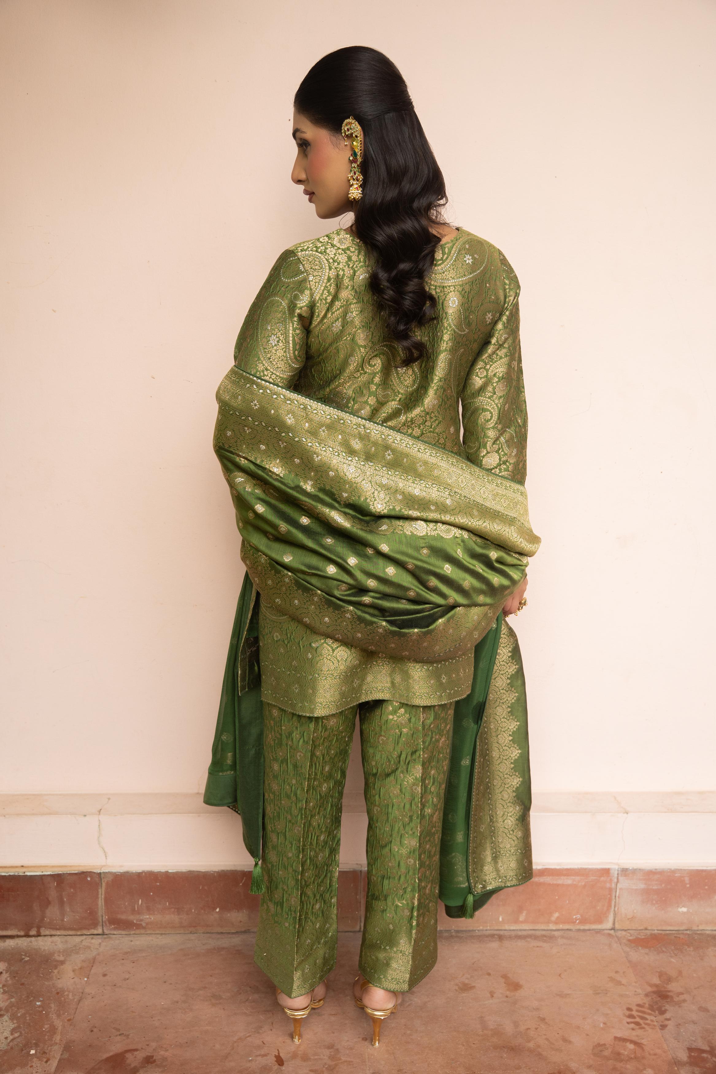 PARDESI GEET SUIT