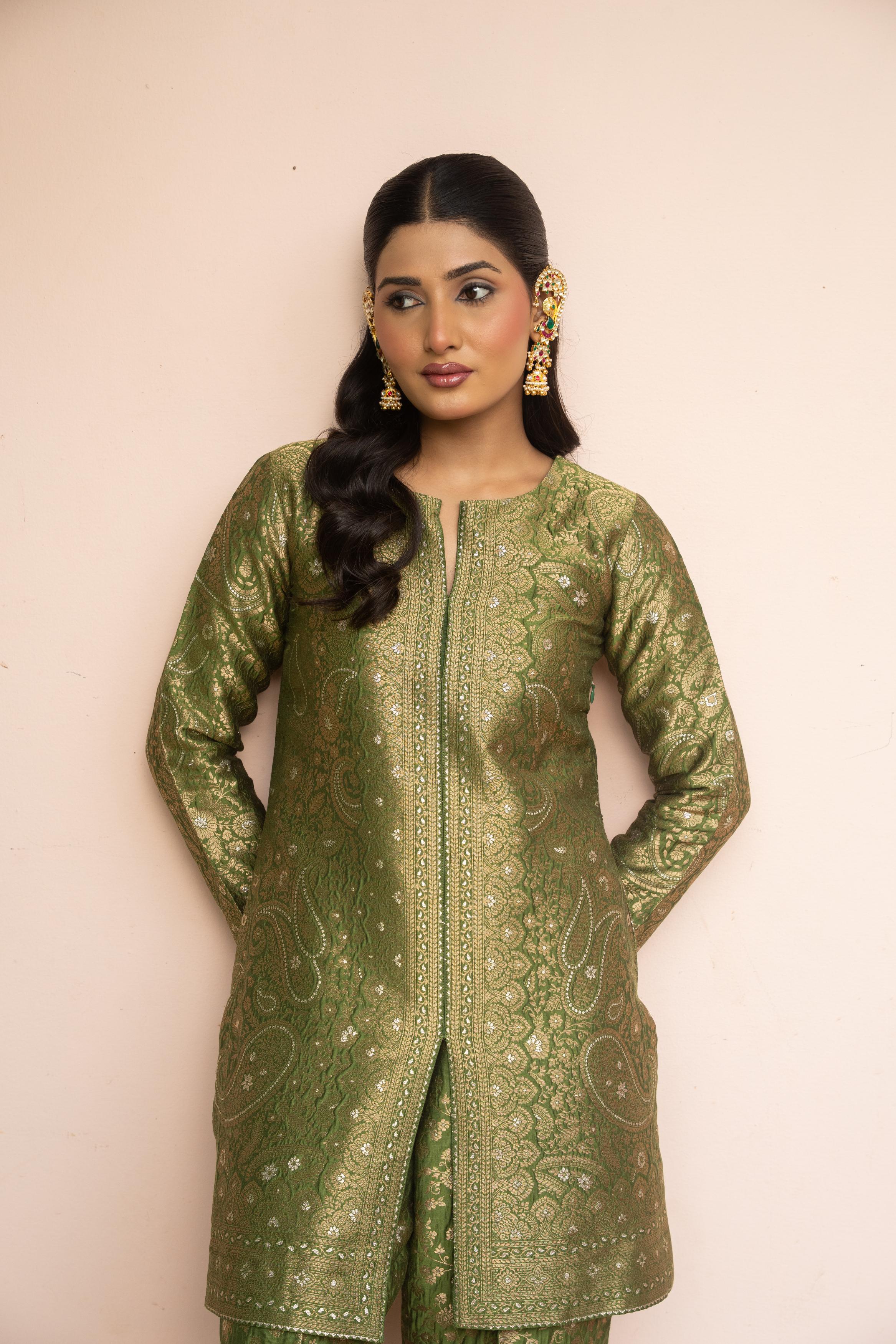 PARDESI GEET SUIT