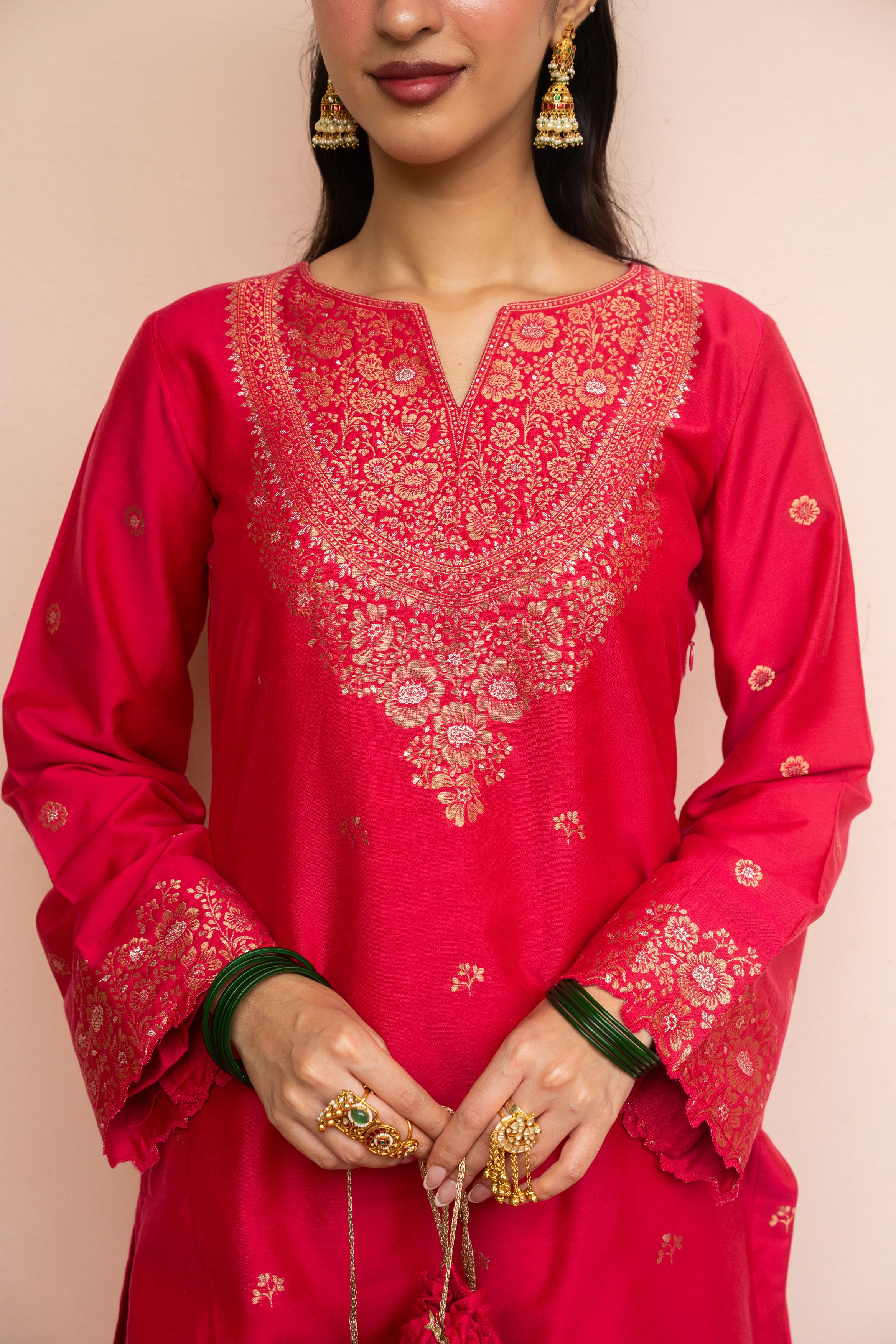 MEHKA AANGAN SUIT