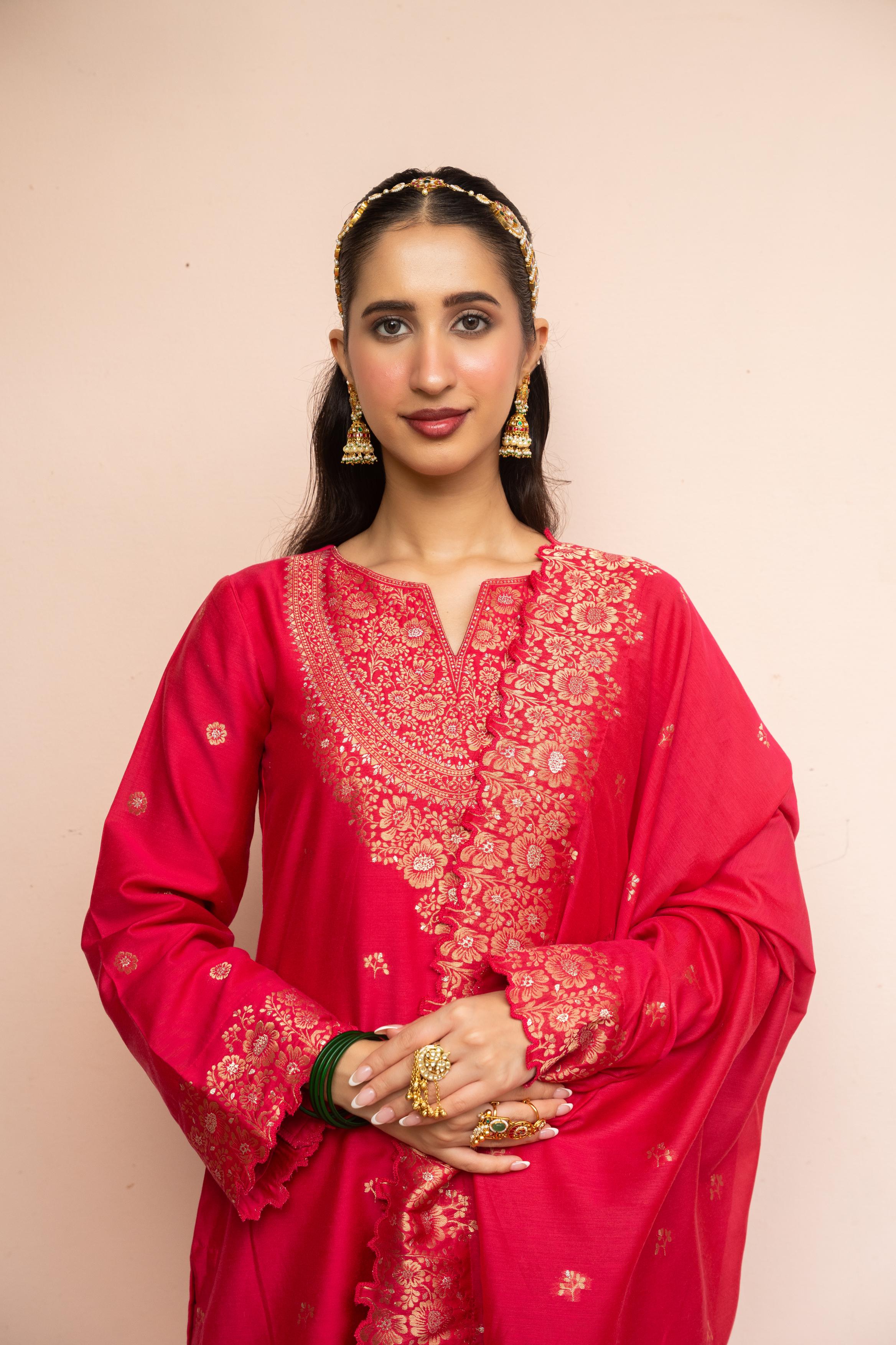 MEHKA AANGAN SUIT