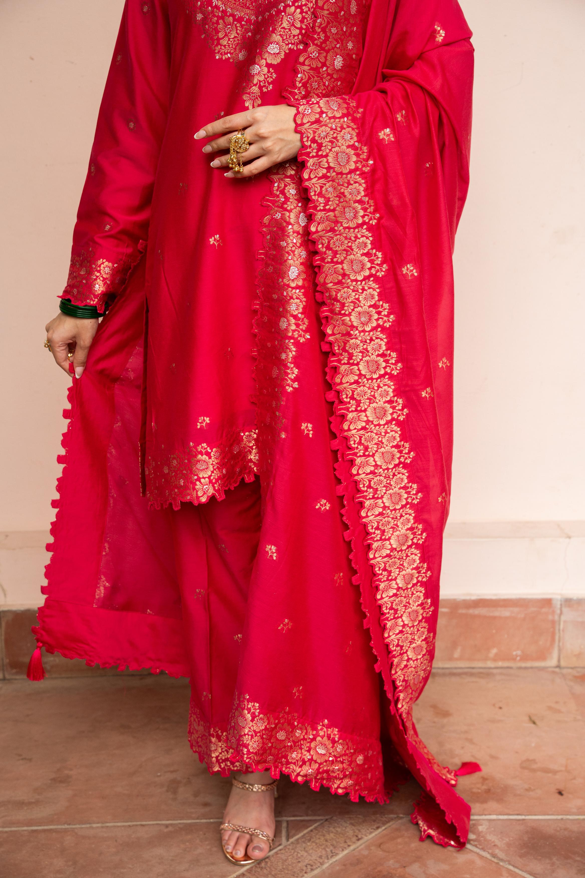 MEHKA AANGAN SUIT