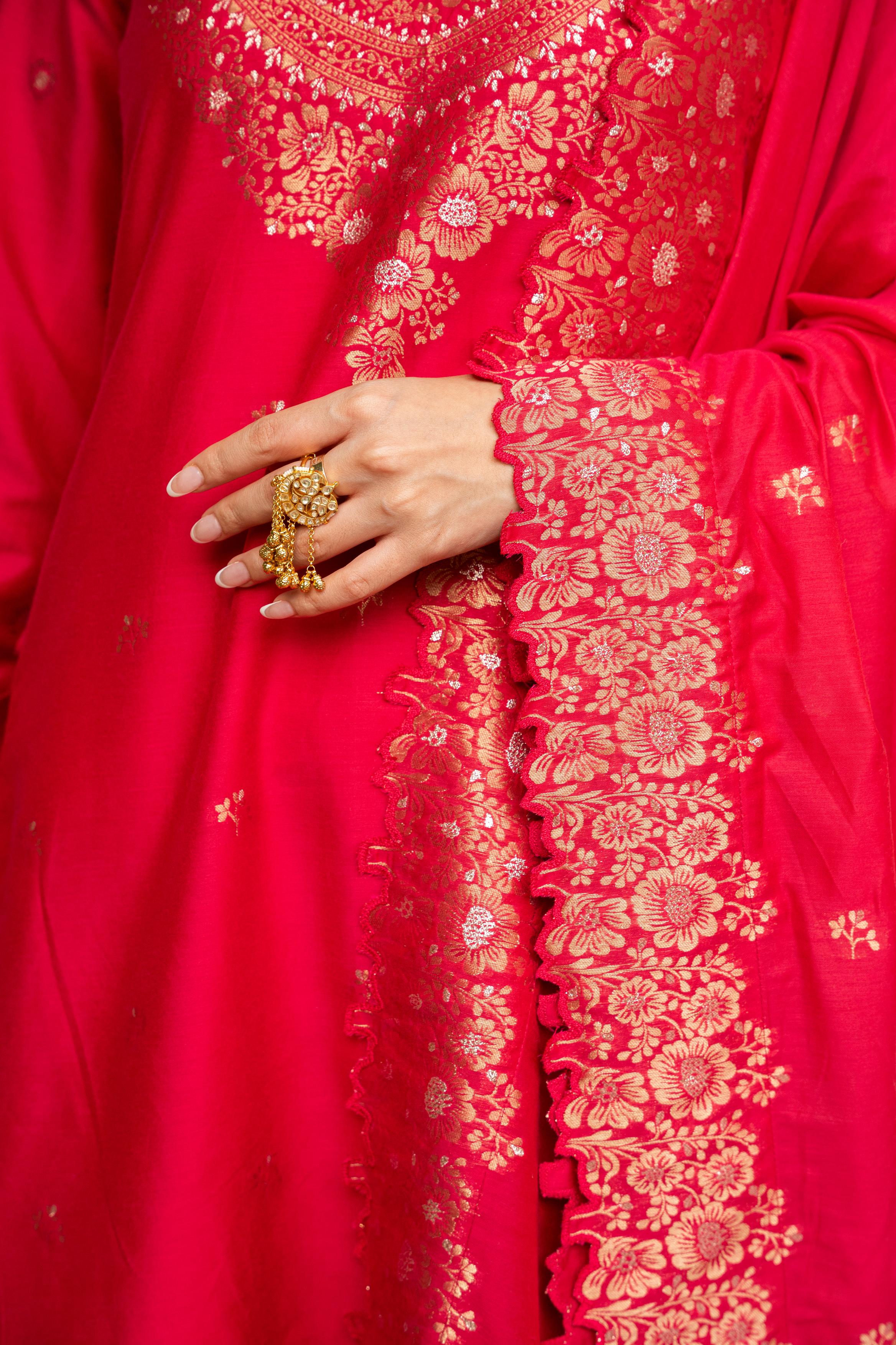 MEHKA AANGAN SUIT