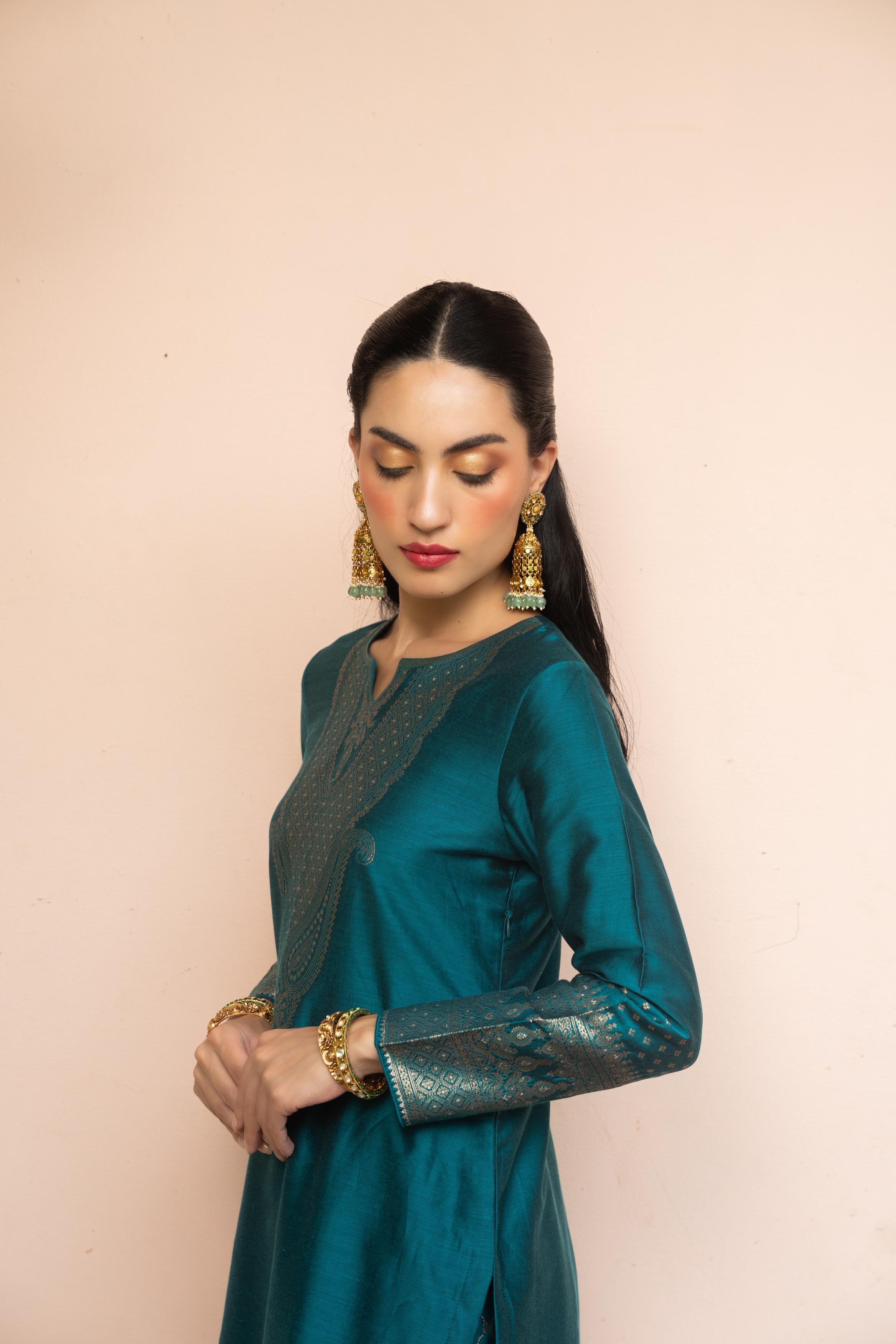 KHAAS LAMHE SUIT
