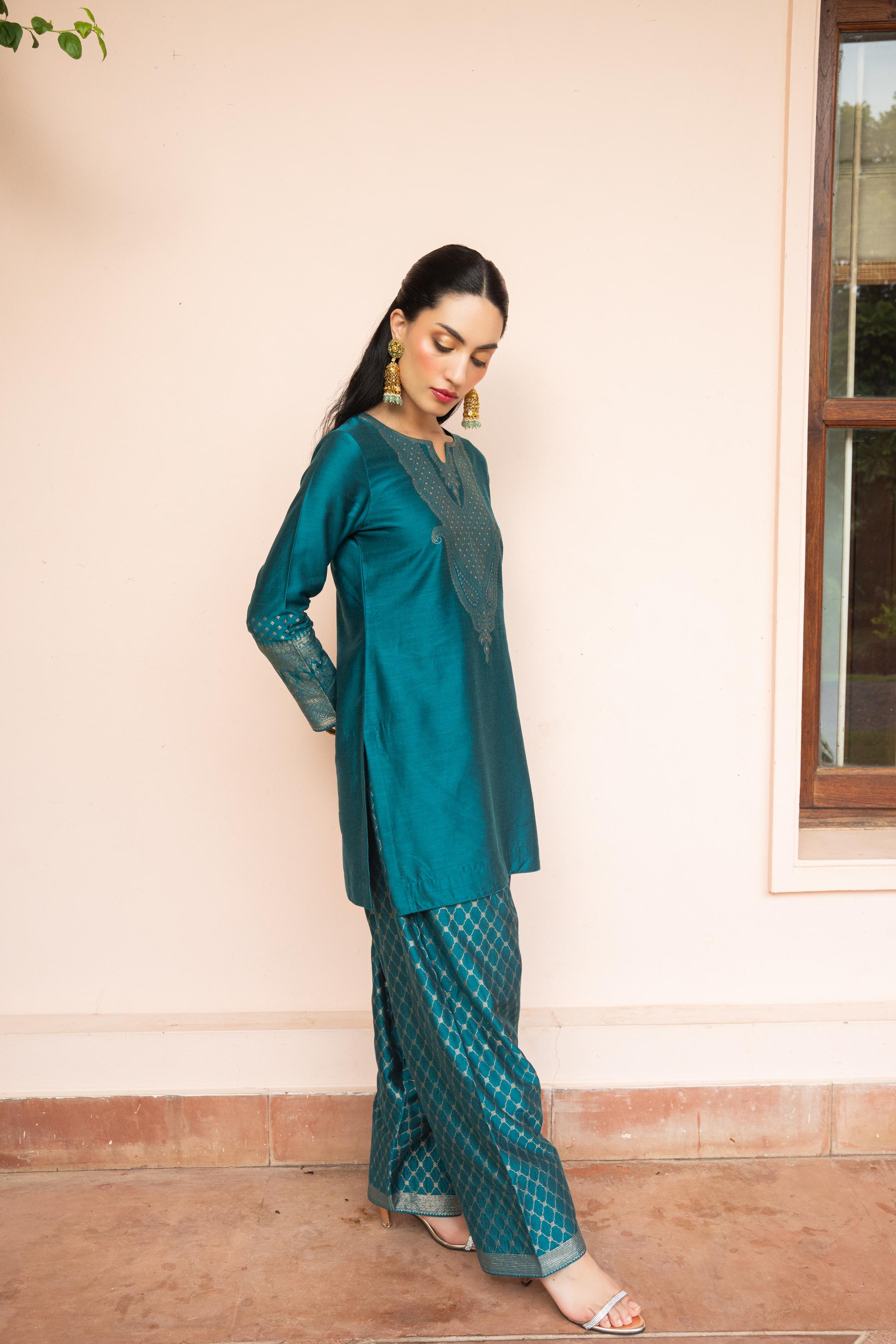 KHAAS LAMHE SUIT