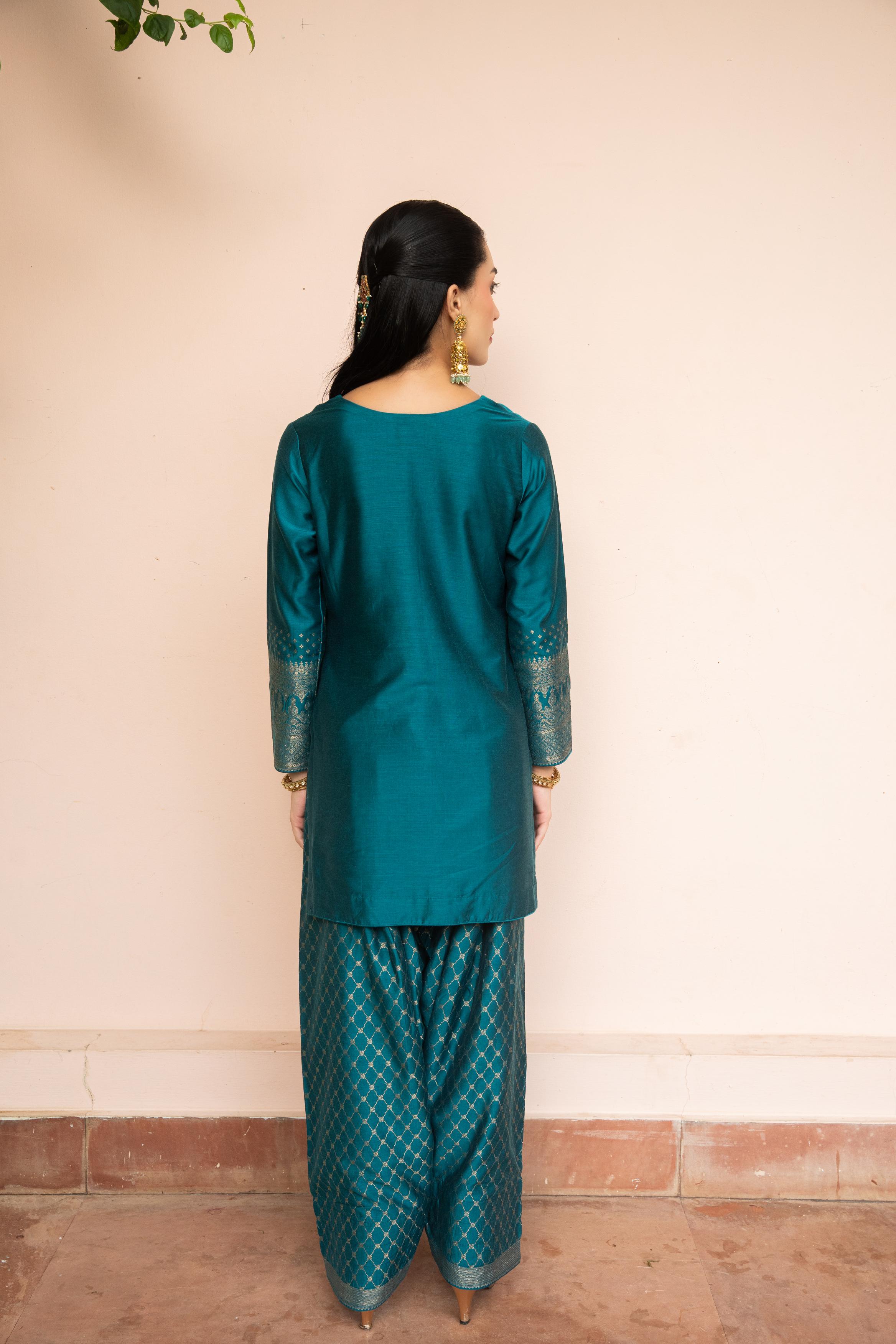 KHAAS LAMHE SUIT