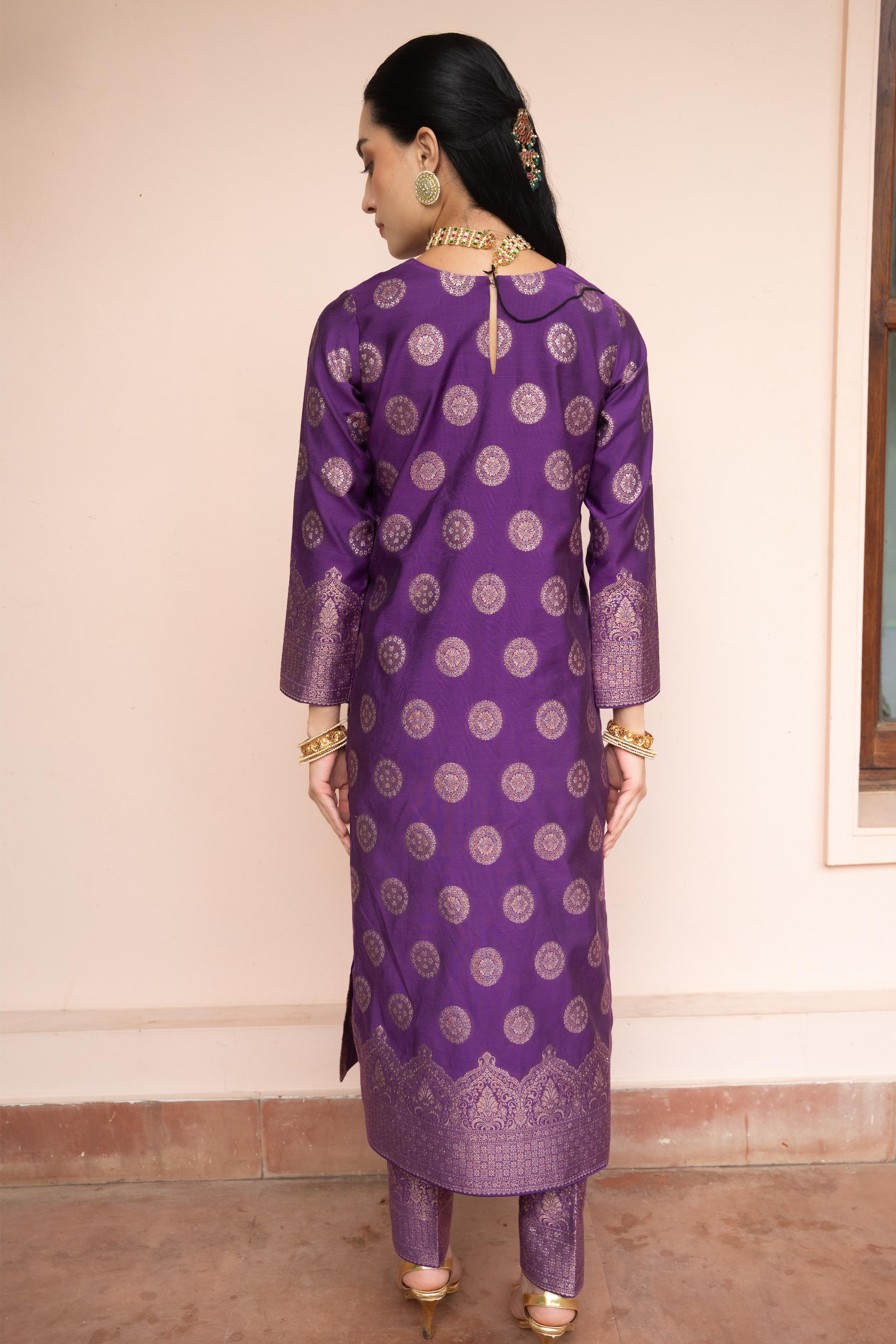 CARROM E BAITHAK SUIT