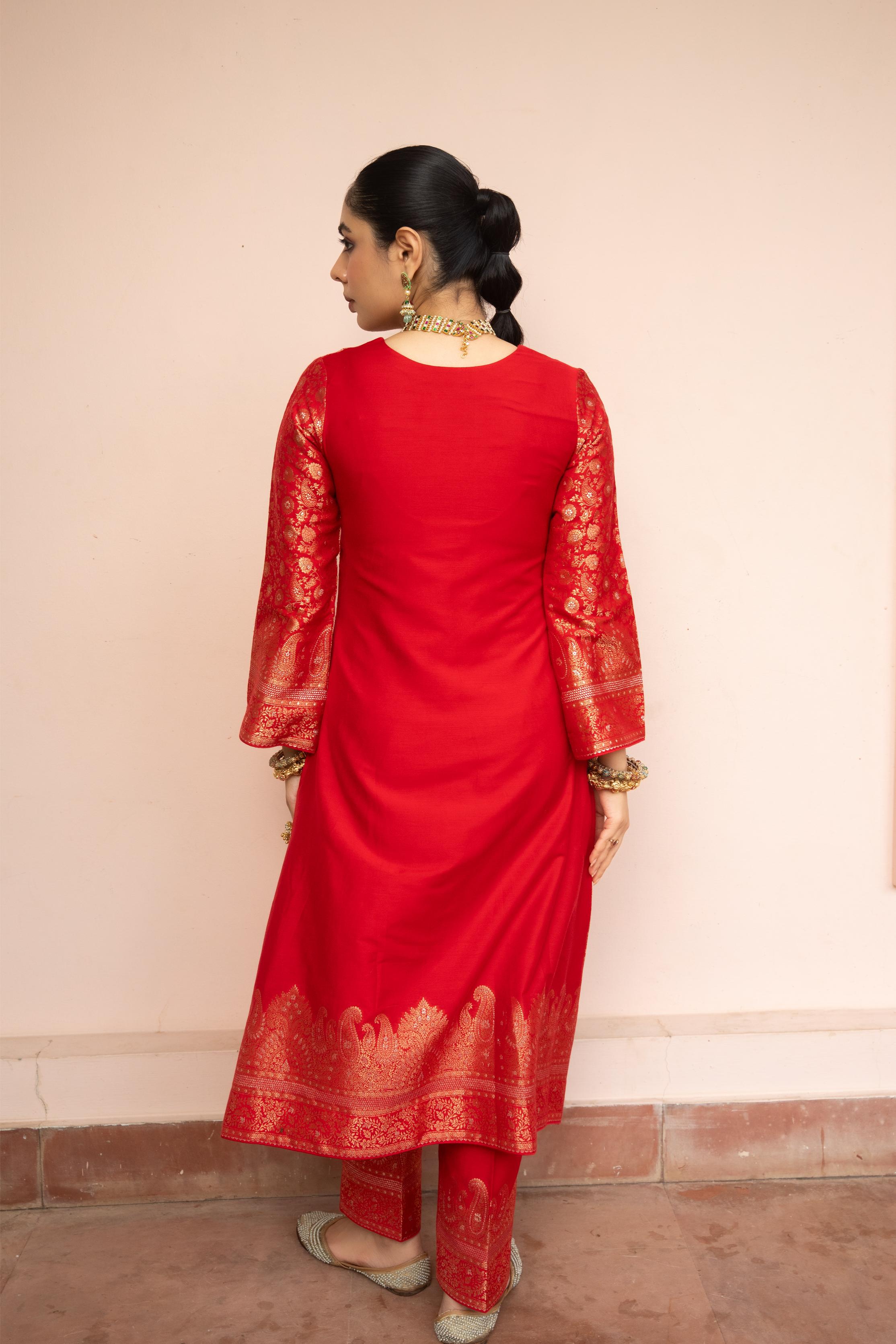 RANG BIRANGI YAADEIN SUIT