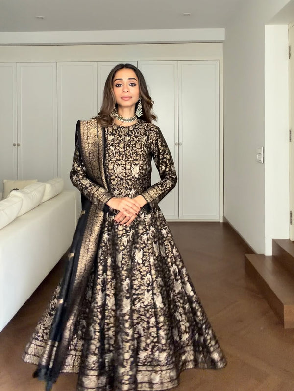 SMRIDHI SIBAL IN  SURMAI ANARKALI