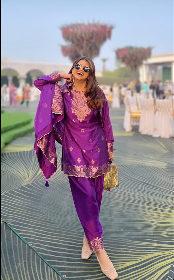 DHRITI MEHRA IN JAMUNI MAHENOOR SUIT