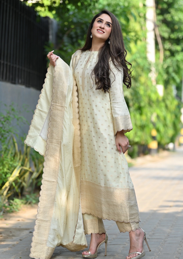 NIKITA VASDEV IN NAMEH SCALLOPED SUIT